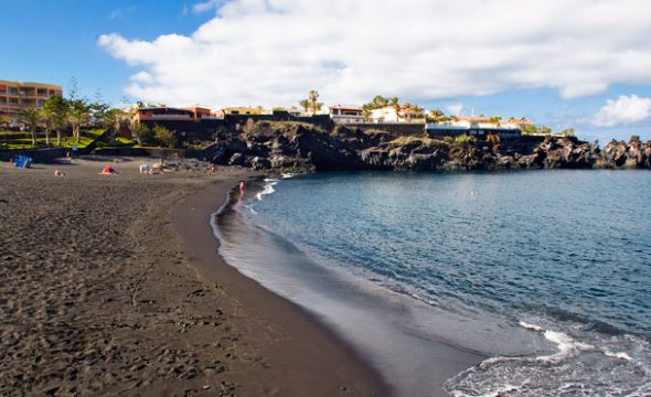 Panorámica de la Playa de Puerto Santiago en Tenerife
